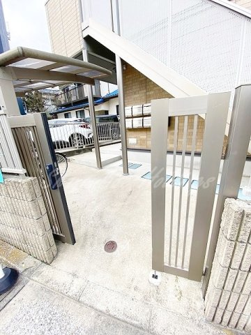横須賀市追浜町３丁目のアパートのエントランス|駅まで平坦徒歩圏