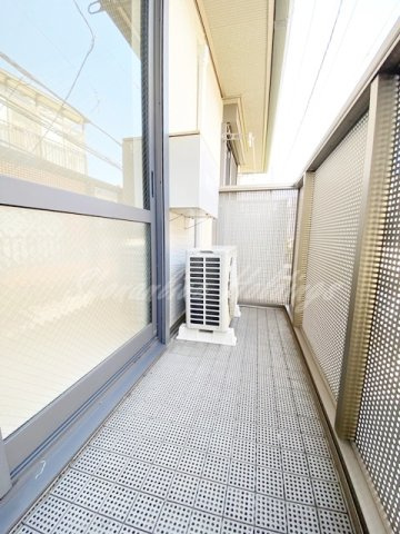 横須賀市追浜町３丁目のアパートのバルコニー