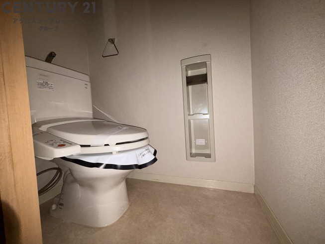 温水洗浄便座付きのトイレです♪
