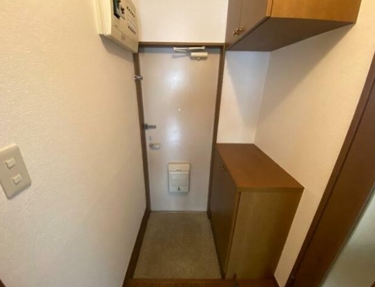 エレガンスBIN弐番館の玄関