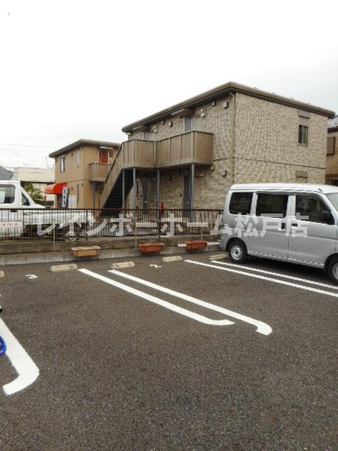 フィオーレ　モリ【非対面対応】接客・申込・契約オンライン！LINE×相談可！の駐車場|カースペースがあります