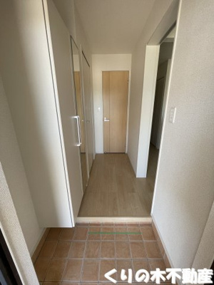 【玄関】 | レット・イット・ビィ２ | 反転同タイプのお部屋です（現況を優先します）