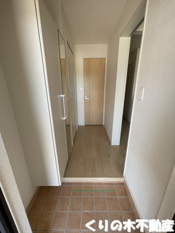 【玄関】 | レット・イット・ビィ２ | 反転同タイプのお部屋です（現況を優先します）