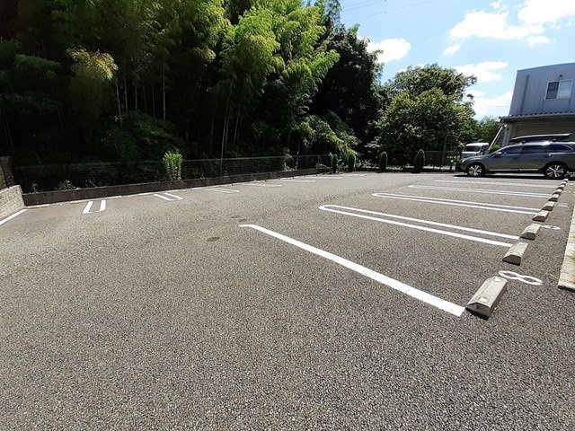 サンリット王禅の駐車場