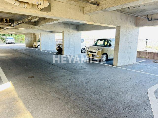 IT026弐番館の駐車場