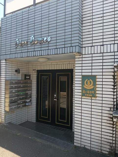 横浜市旭区鶴ケ峰本町３丁目の賃貸マンションのエントランス