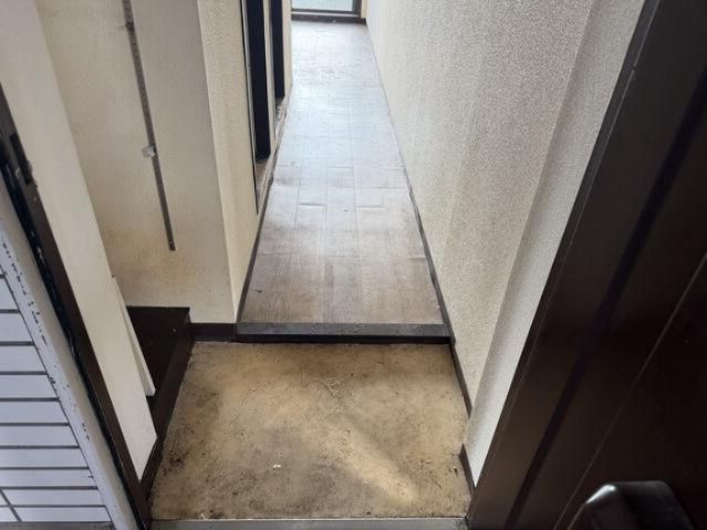 横浜市旭区鶴ケ峰本町３丁目の賃貸マンションの玄関