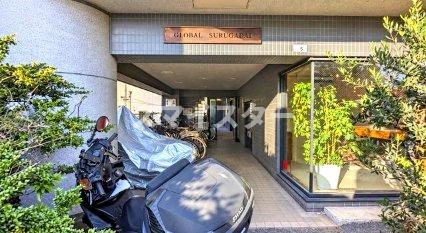 グローバル駿河台のエントランス