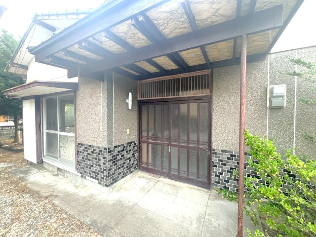 藤田町戸建てのエントランス