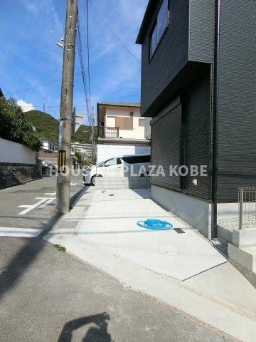 須磨区緑が丘新築戸建の駐車場