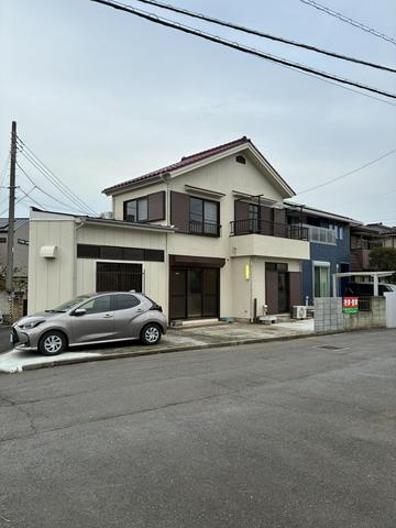 日高市高萩　中古の前面道路含む現地写真