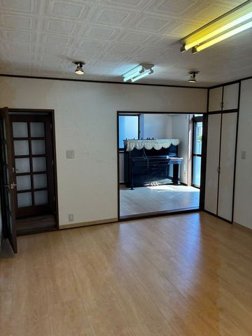 日高市高萩　中古の洋室