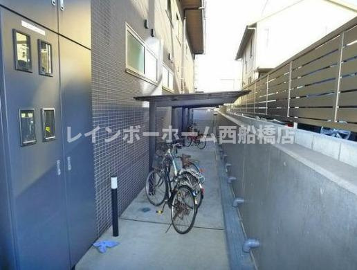 千葉市中央区白旗３丁目の賃貸マンションの駐車場