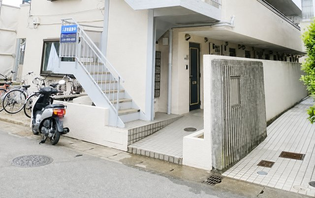 浦安市堀江４丁目の賃貸マンションのエントランス