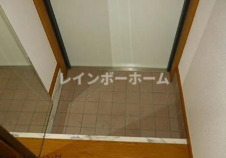 スプリングストーンMの玄関