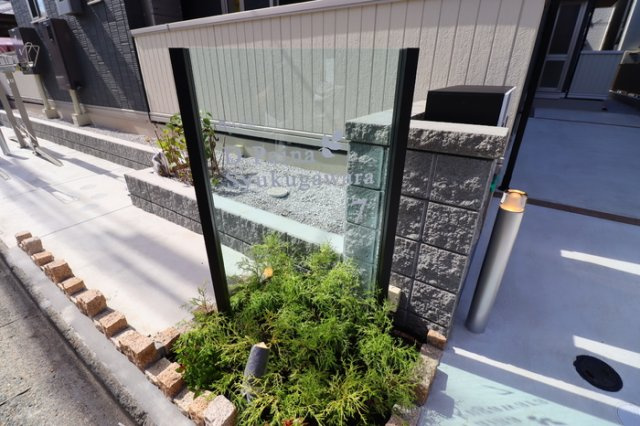 D Paina 宿河原7のバルコニー|館銘板
