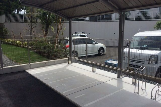 アンフィル湘南の駐車場