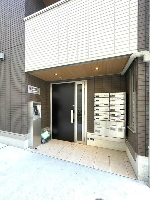 アヴァンス豊島　Aのエントランス
