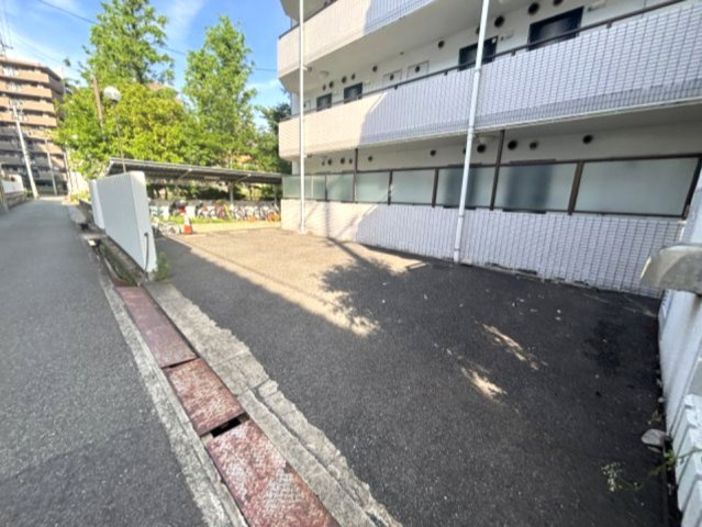 メゾン・ド・六甲パートⅢの駐車場