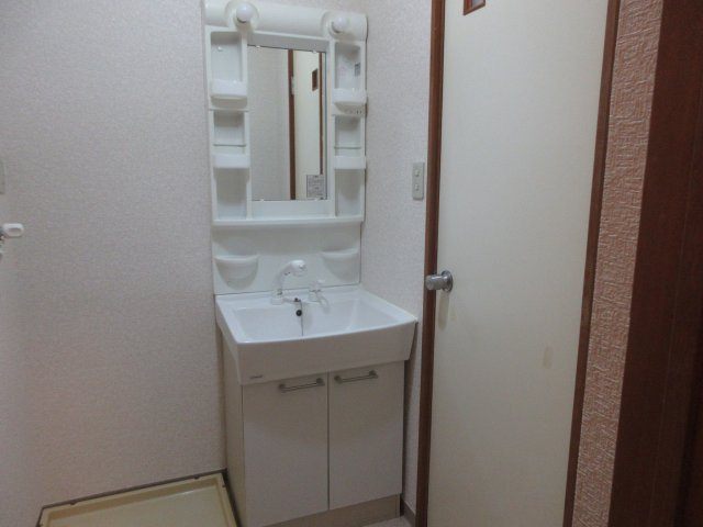 サン・ゲーブルの洗面所|※同タイプ別部屋の参考写真になります