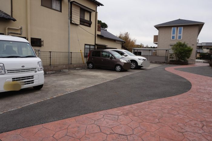 グラン シエルの駐車場
