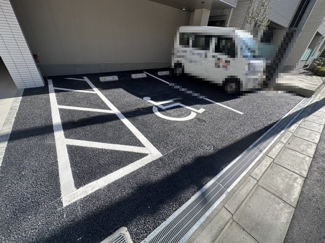 OMビルの駐車場
