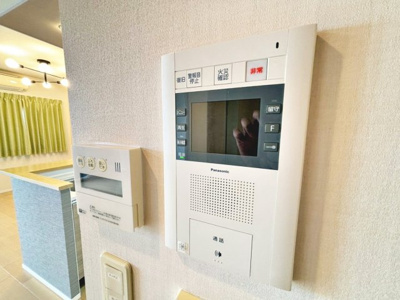 【防犯設備】 | パークシティ堺東タワーズブライト | TV付インターフォン、オートロック完備で防犯面も高いです。
