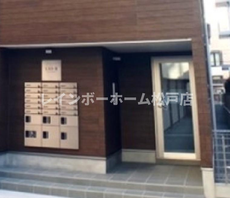 特典：仲介手数料が無料です!!のエントランス|清潔なエントランスです