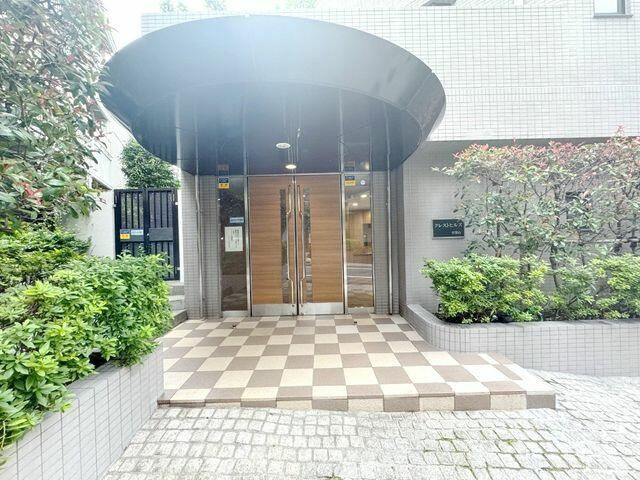 クレストヒルズ青葉台のエントランス
