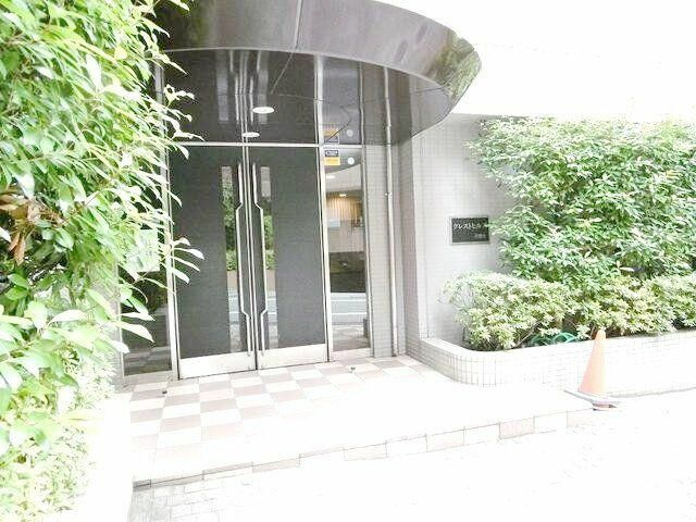 クレストヒルズ青葉台のエントランス