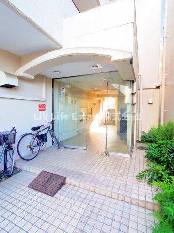小平市仲町の賃貸マンションのエントランス