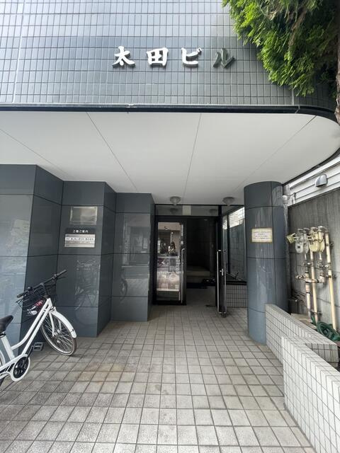 太田ビルのエントランス