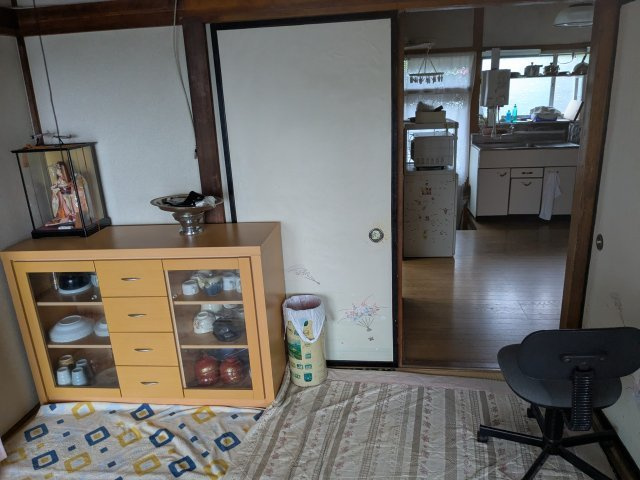 中古戸建　高崎市高浜町のその他|キッチンへのアクセスがスムーズな居室空間！落ち着いた雰囲気でリラックスして過ごせるお部屋です。