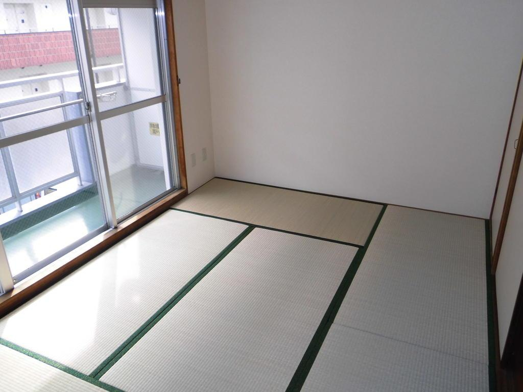 明石市小久保３丁目の賃貸マンションの和室