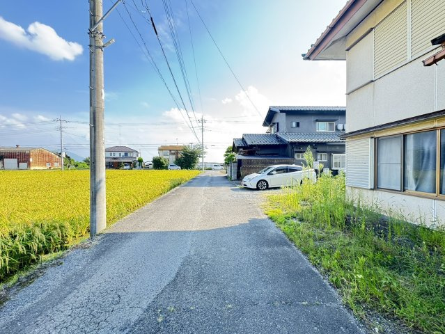 筑西市蓮沼中古物件の前面道路含む現地写真