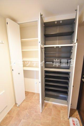 YOURMAISON粉浜駅前の玄関
