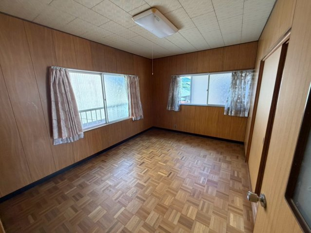 新庄戸建ての洋室