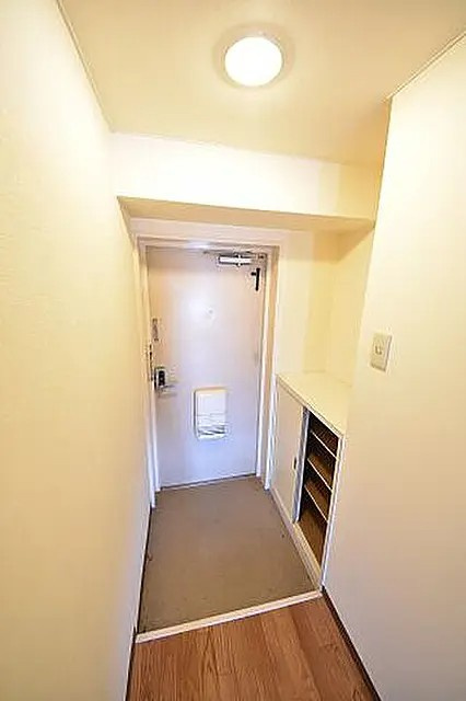 グランドメゾン中山手の玄関