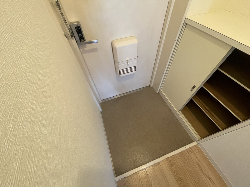 グランドメゾン中山手の玄関