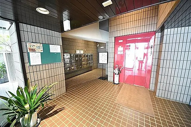 グランドメゾン中山手のロビー