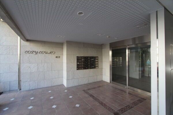 Cozy　Court新栄のエントランス