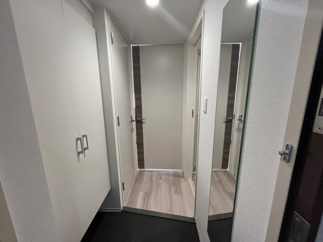 セレニテ江坂ミラクの玄関