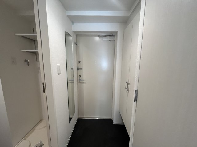セレニテ江坂ミラクの玄関