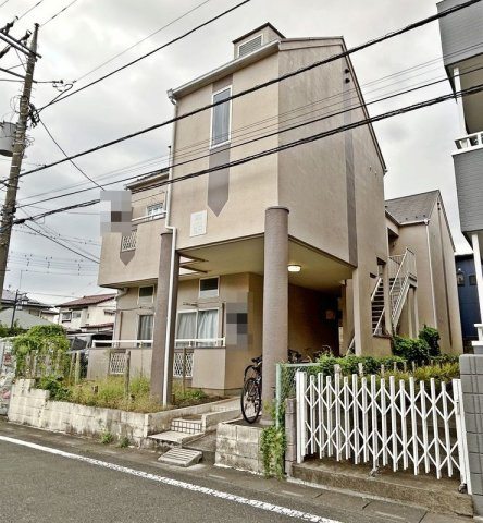 坂戸市薬師町のアパートのエントランス