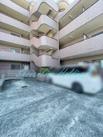 コルビュジェ湘南台の駐車場|整備された共有部分です♪
