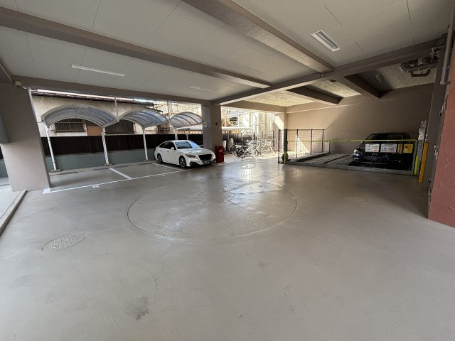 TenGood西新南の駐車場|車をお持ちの方に嬉しい駐車場付きの物件です