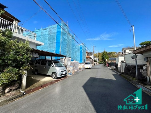 ●31(土)1(日)3(祝)現地説明会！　香芝市穴虫　第8期　新築一戸建ての前面道路含む現地写真|周辺は閑静な住宅街です。前面道路もしっかりと有りますので車の出し入れも安心ですよ！