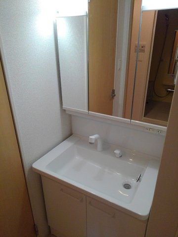 クレセントＡの洗面所|使いやすい洗面所です