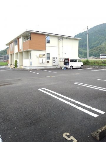 ハッピーメゾン　Ⅱの駐車場|駐車スペースもあります