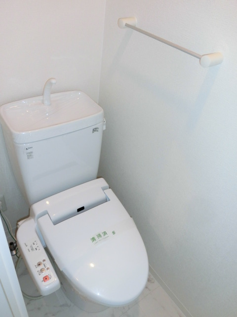 大阪市中央区瓦屋町１丁目の賃貸マンションのトイレ